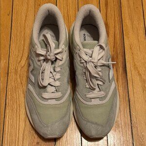 New Balance Gender Inclusive 997R Sneakers Dark Olivine Women’s 10 Men's 8.5M